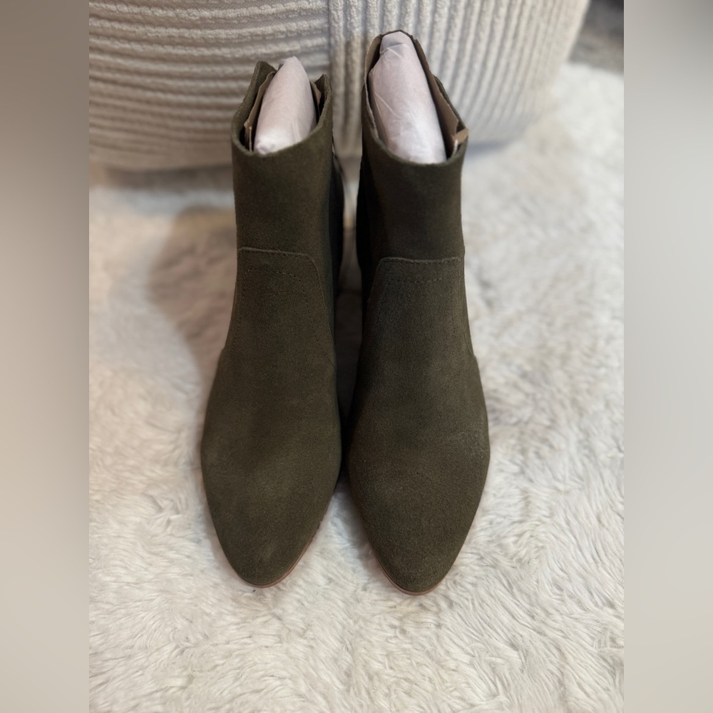 NWOT Violet and Red Olive Ankle Boots - Picture 2 of 6